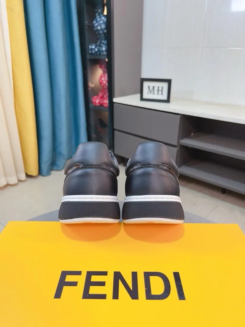 Men's Men's Shoes💰420🌹🌹[fendi] Fendi's classic and comfortable men's, this complex sneaker is made of soft calfskin➕genuine leather lining➕original ultra-light rubber material with rough outsole. This unique and light style is suitable for the casual and refined sensibility of this season. It is comfortable and natural on the feet. It is an everyday style for casual travel in autumn and winter! 38/44